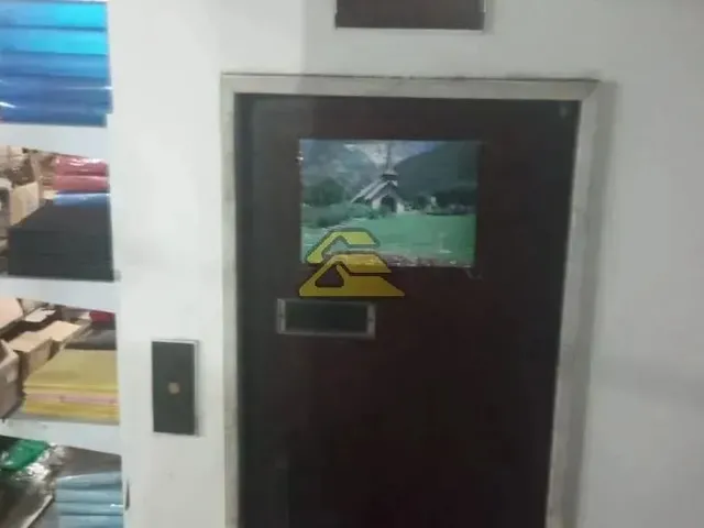 Imagem 10: Centro Galpão / depósito com 4 banheiros