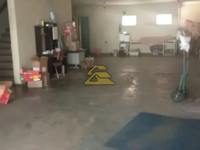 Imagem 5: Centro Galpão / depósito com 4 banheiros