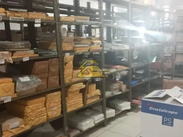 Imagem 8: Centro Galpão / depósito com 4 banheiros