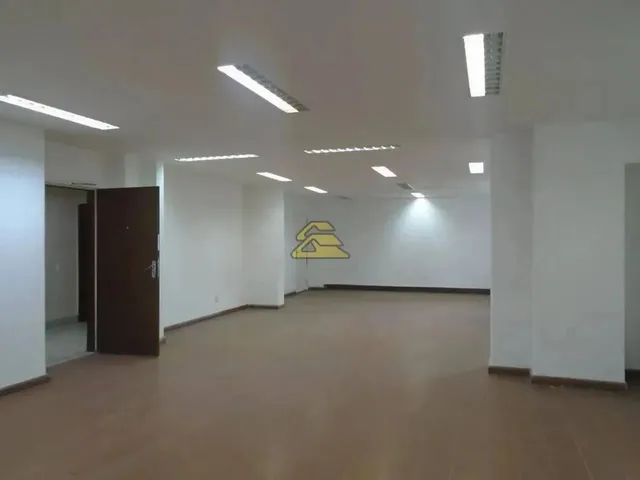 Imagem 12: Centro Galpão / depósito com 2 banheiros