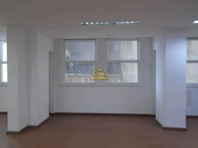 Imagem 8: Centro Galpão / depósito com 2 banheiros