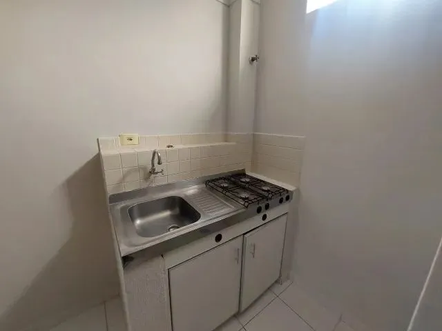 Imagem 4: Aluga-Se! Kitnet em Excelente Localização - Zona 07