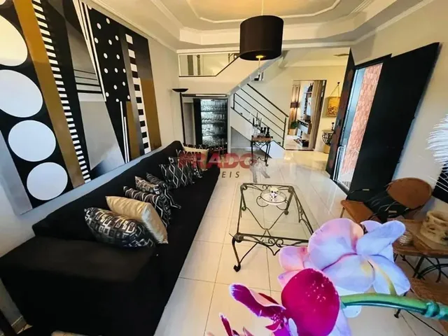 Imagem 12: Sobrado À Venda em Maringá, Jardim Real, com 4 Quartos, com 234 M²