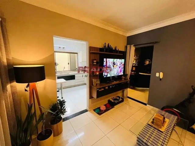 Imagem 15: Sobrado À Venda em Maringá, Jardim Real, com 4 Quartos, com 234 M²