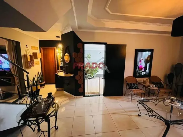 Imagem 4: Sobrado À Venda em Maringá, Jardim Real, com 4 Quartos, com 234 M²