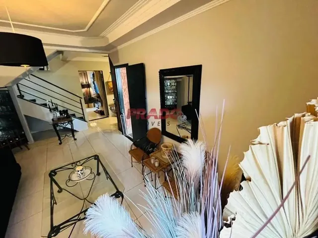 Imagem 5: Sobrado À Venda em Maringá, Jardim Real, com 4 Quartos, com 234 M²