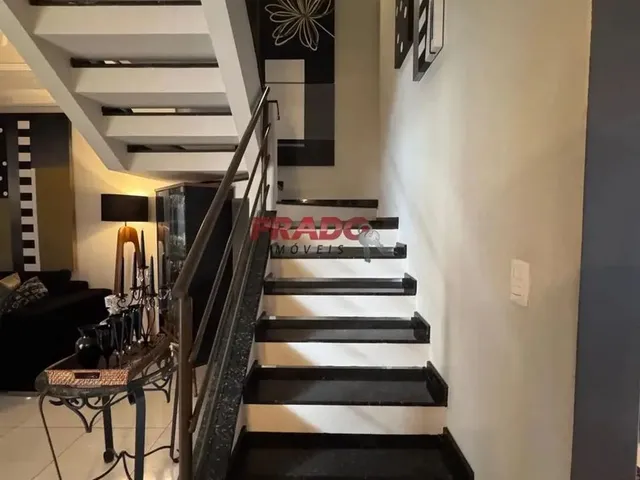 Imagem 11: Sobrado À Venda em Maringá, Jardim Real, com 4 Quartos, com 234 M²