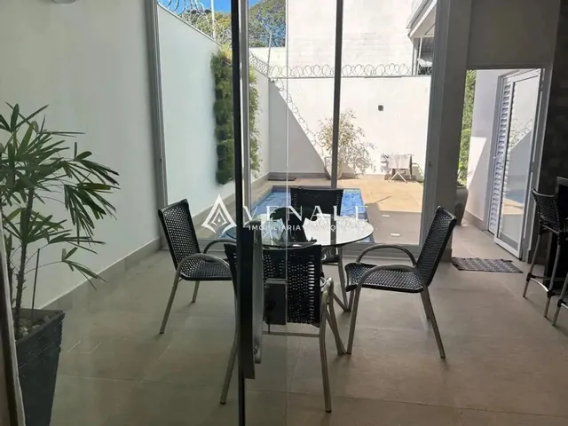 Imagem 4: Sobrado À Venda em Maringá, Jardim Higienópolis, com 3 Quartos, com 205 M²