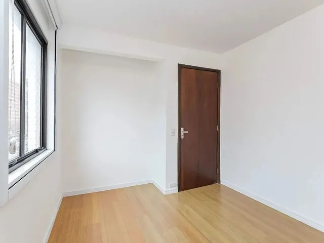 Imagem 3: Apartamento para Aluguel, 3 Quartos, 1 Vaga, Centro Cívico - Curitiba/Pr