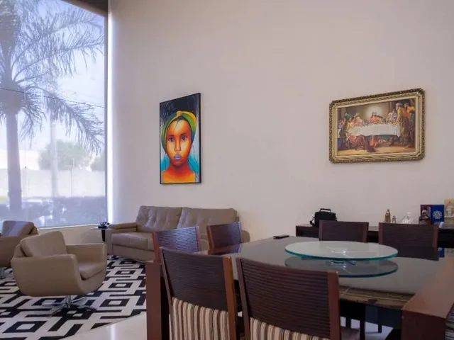 Imagem: Sobrado de 284 M² com 04 Quartos À Venda