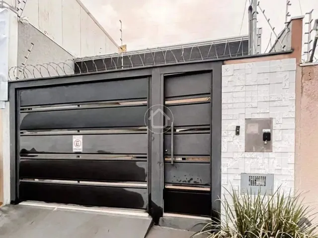 Imagem: A casa possui 2 Dormitórios, 1 Banheiro, 1 Vaga na