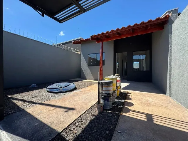 Imagem: A casa possui 2 Dormitórios, 1 Banheiro, 2 Vagas na