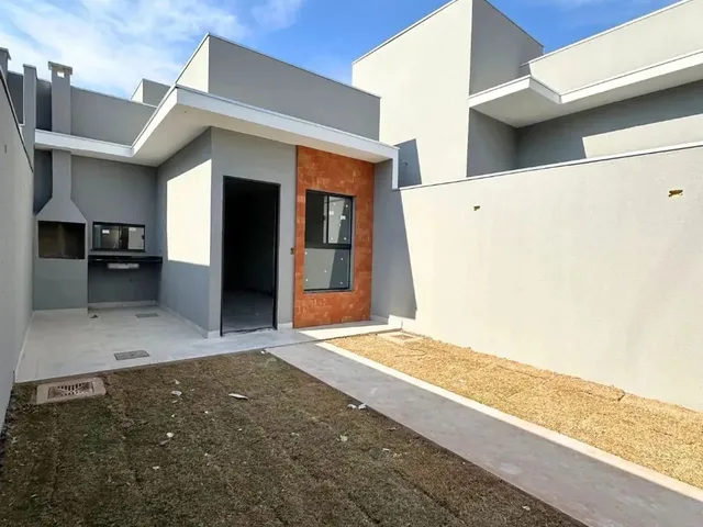 Imagem: A casa possui 2 Dormitórios, 1 Suíte, 2 Banheiros, 2