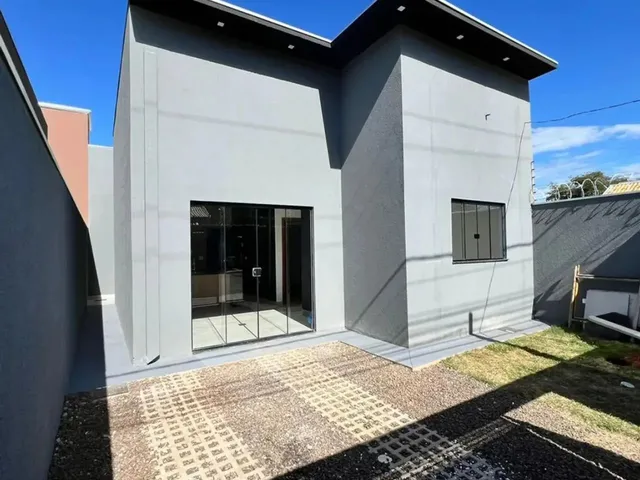 Imagem: A casa possui 2 Dormitórios, 1 Suíte, 2 Banheiros, 2
