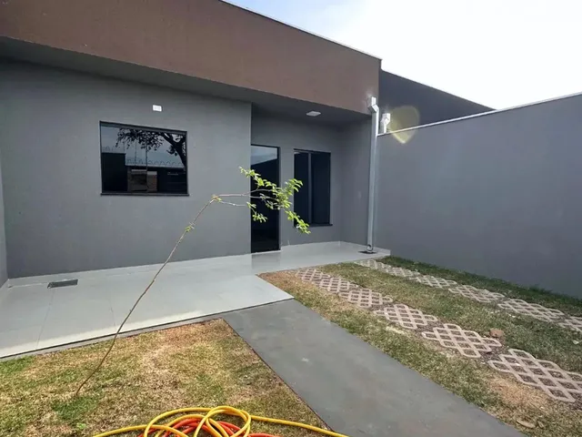 Imagem: A casa possui 2 Dormitórios, 1 Banheiro, 1 Vaga na