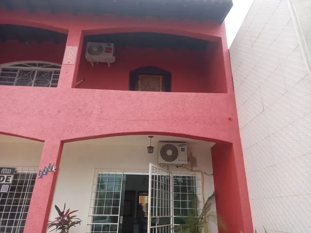 Imagem: A casa possui 5 Dormitórios, 1 Suíte, 5 Banheiros, 5