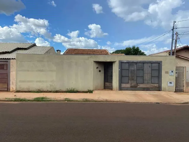 Imagem: A casa possui 3 Dormitórios, 2 Suítes, 1 Banheiro, 4