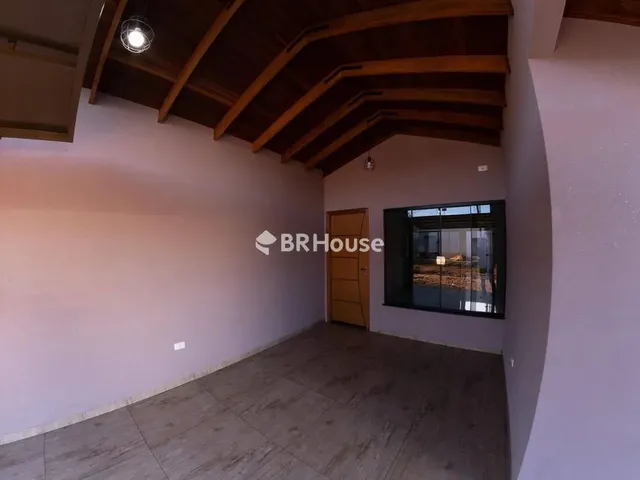 Imagem: A casa possui 2 Dormitórios, 1 Suíte, 2 Banheiros, 2
