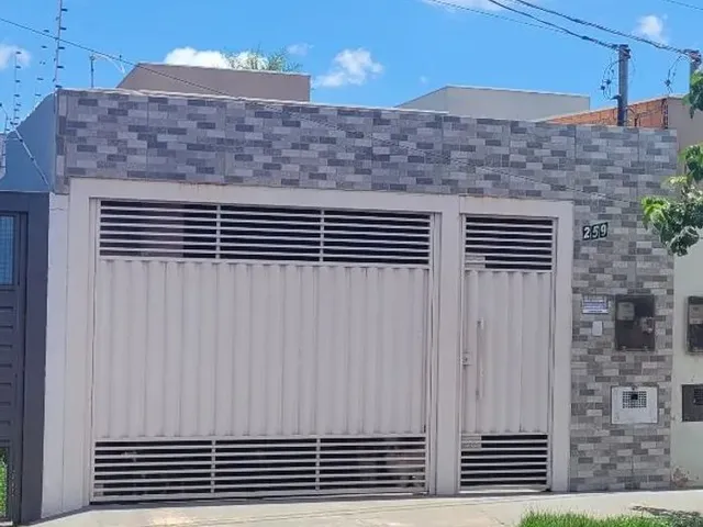 Imagem: A casa possui 2 Dormitórios, 1 Banheiro, 2 Vagas na
