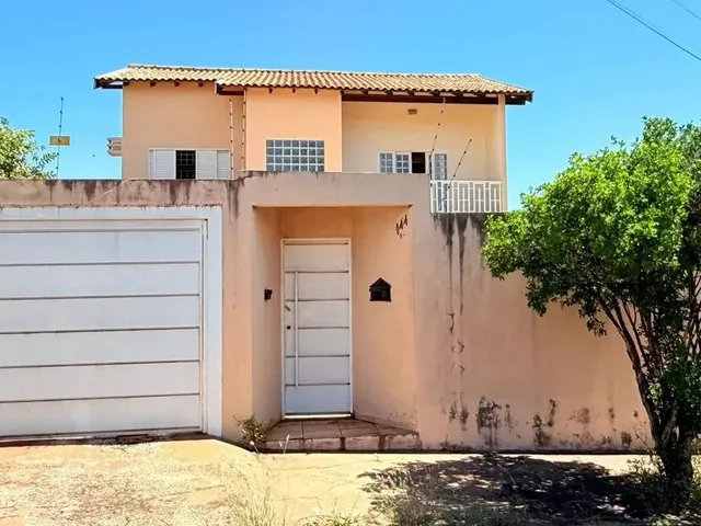 Imagem: A casa possui 2 Dormitórios, 1 Suíte, 1 Banheiro, 1 Vaga