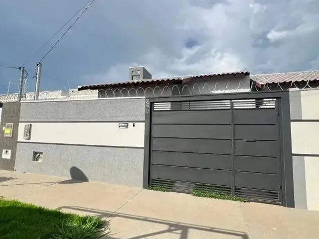 Imagem: A casa possui 2 Dormitórios, 1 Banheiro, 2 Vagas na