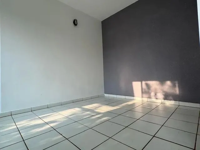 Imagem: O apartamento possui 2 Dormitórios, 1 Banheiro, 1 Vaga na