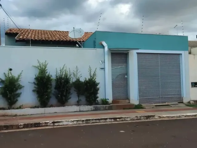 Imagem: A casa possui 3 Dormitórios, 1 Suíte, 2 Banheiros, 1 Vaga