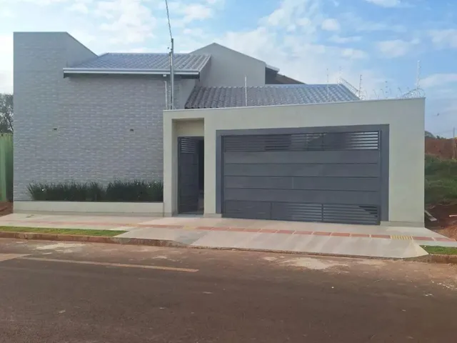 Imagem: A casa possui 2 Dormitórios, 1 Suíte, 2 Banheiros, 2