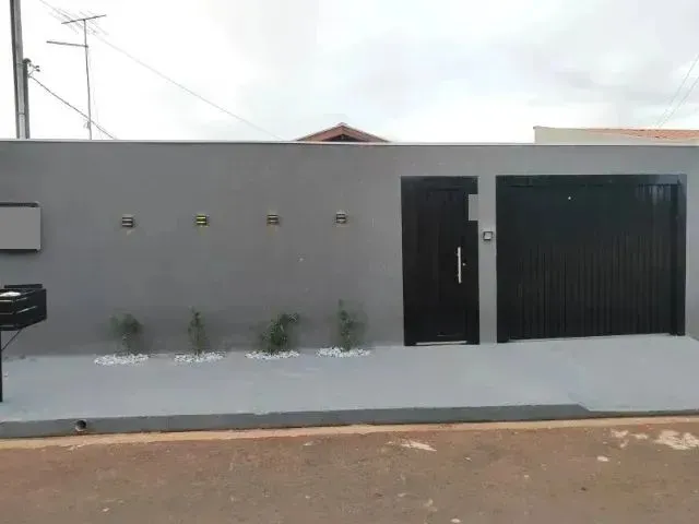 Imagem: A casa possui 2 Dormitórios, 1 Banheiro, 1 Vaga na