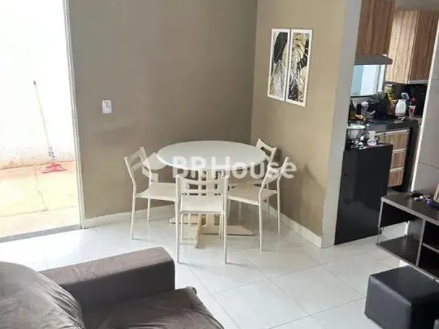 Imagem: A casa possui 2 Dormitórios, 1 Banheiro, 2 Vagas na