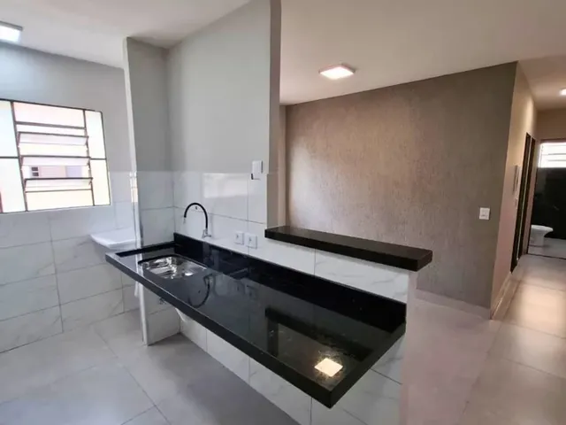 Imagem: O apartamento possui 2 Dormitórios, 1 Banheiro, 1 Vaga na