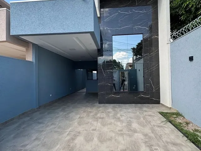 Imagem: A casa possui 3 Dormitórios, 1 Suíte, 2 Banheiros, 3