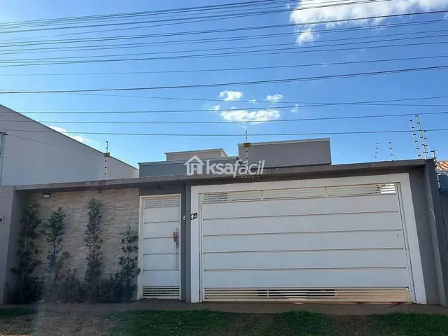 Imagem: A casa possui 2 Dormitórios, 1 Suíte, 1 Banheiro, 1 Vaga