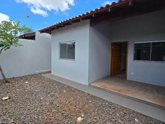 Imagem: A casa possui 3 Dormitórios, 1 Suíte, 1 Banheiro, 1 Vaga
