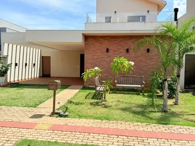 Imagem: A casa possui 3 Dormitórios, 3 Suítes, 3 Banheiros, 4