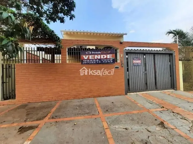 Imagem: A casa possui 5 Dormitórios, 4 Banheiros, 3 Vagas na