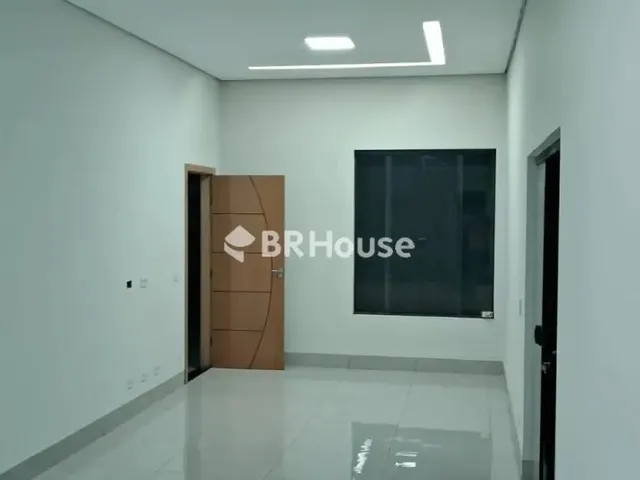 Imagem: A casa possui 3 Dormitórios, 1 Suíte, 2 Banheiros, 3