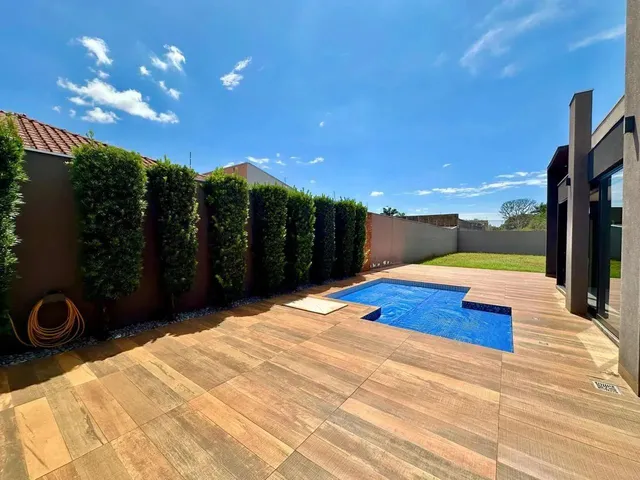 Imagem: A casa possui 3 Dormitórios, 3 Suítes, 4 Banheiros, 5