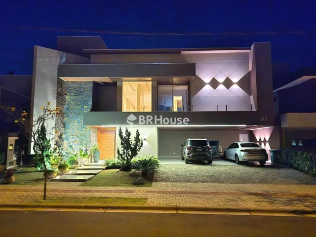 Imagem: A casa em condomínio possui 5 Dormitórios, 5 Suítes, 5