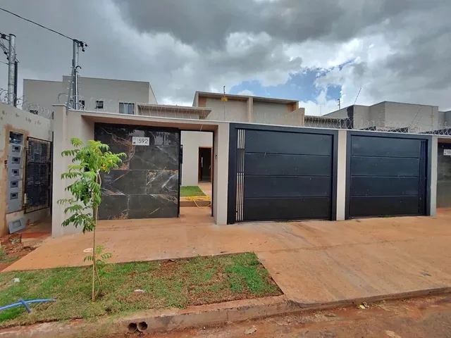 Imagem: A casa possui 2 Dormitórios, 1 Suíte, 2 Banheiros, 2