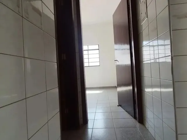 Imagem 10: Sobrado para Venda Possui 450 Metros Quadrados com 6 Quartos em Monte Castelo - Campo Gran