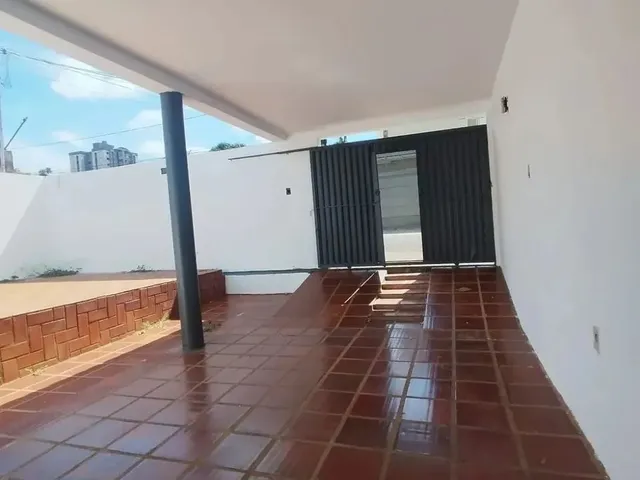 Imagem 13: Sobrado para Venda Possui 450 Metros Quadrados com 6 Quartos em Monte Castelo - Campo Gran