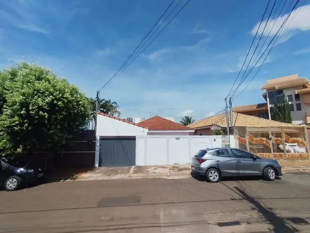 Imagem 3: Sobrado para Venda Possui 450 Metros Quadrados com 6 Quartos em Monte Castelo - Campo Gran