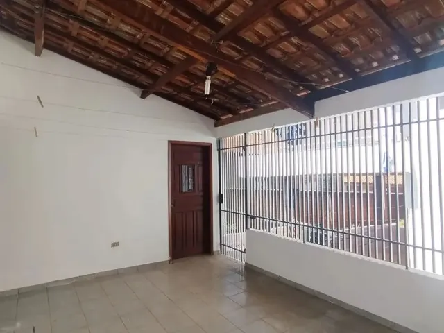 Imagem 5: Sobrado para Venda Possui 450 Metros Quadrados com 6 Quartos em Monte Castelo - Campo Gran