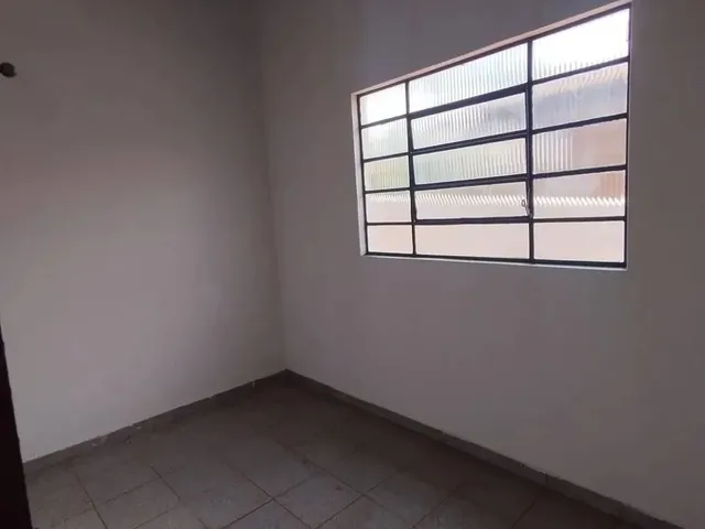 Imagem 12: Sobrado para Venda Possui 450 Metros Quadrados com 6 Quartos em Monte Castelo - Campo Gran
