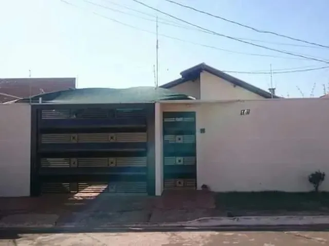 Imagem: A casa em condomínio possui 1 Dormitório, 2 Banheiros, 3