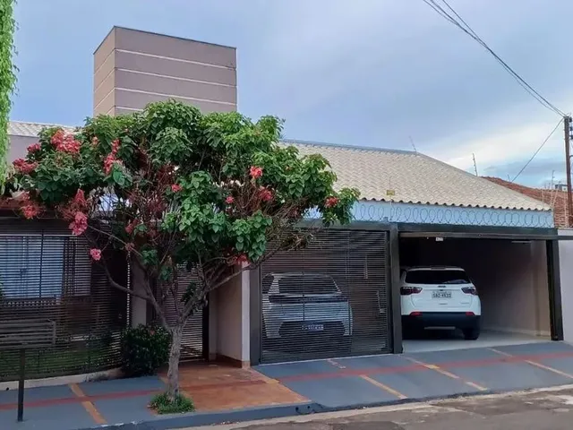 Imagem: A casa possui 2 Dormitórios, 1 Suíte, 3 Banheiros, 269m²