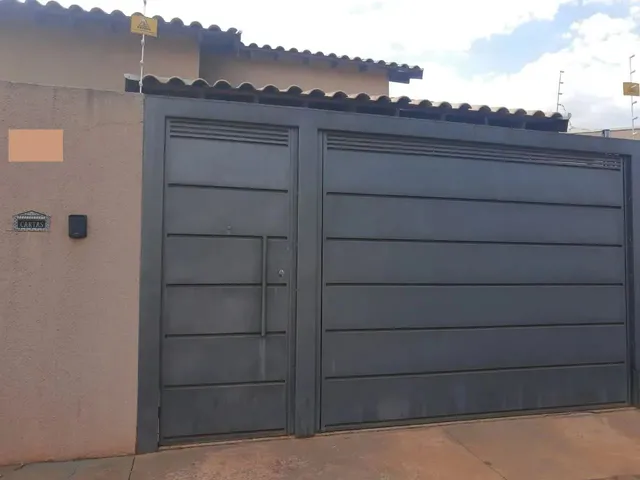 Imagem: A casa possui 1 Dormitório, 1 Suíte, 1 Banheiro, 2 Vagas