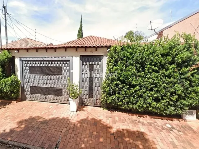 Imagem: A casa possui 2 Dormitórios, 1 Banheiro, 4 Vagas na