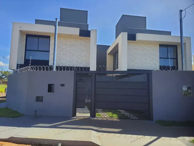 Imagem: A casa possui 3 Dormitórios, 3 Suítes, 4 Banheiros, 2